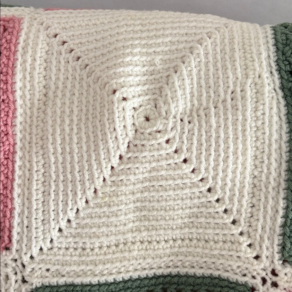 Beautiful Twin Handmade Crochet Patchwork Blanket coverlet rosette center 56x84